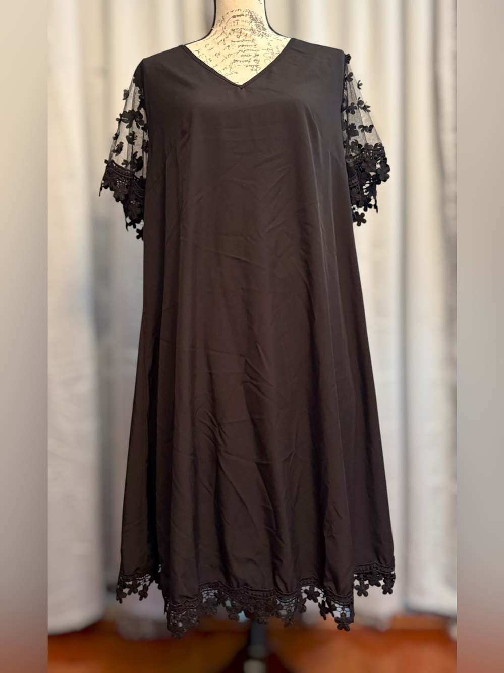 SHEIN Black V-Neck Midi Dress with Lace-Trim Sleeves